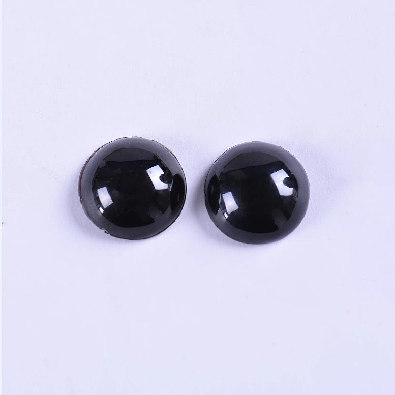 Flat-backed Black Round Eyes