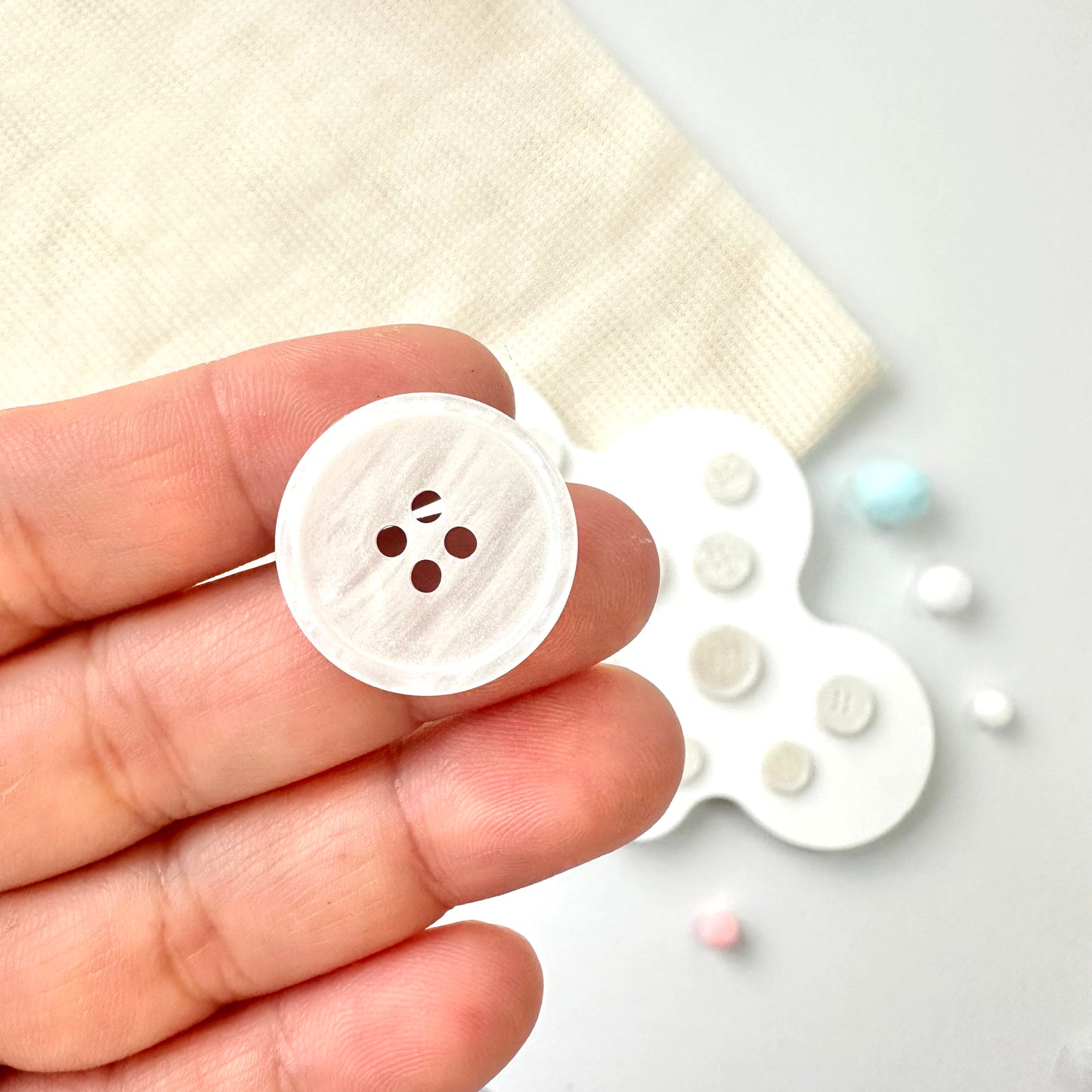 Pearlescent White Glitter Resin Buttons (15mm, 18mm, 21mm)