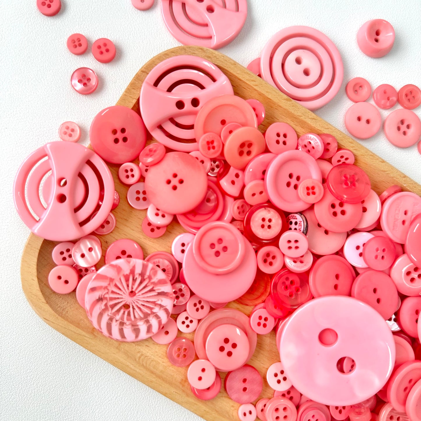 10mm - 40mm Assorted Resin Buttons (Baby Pink)