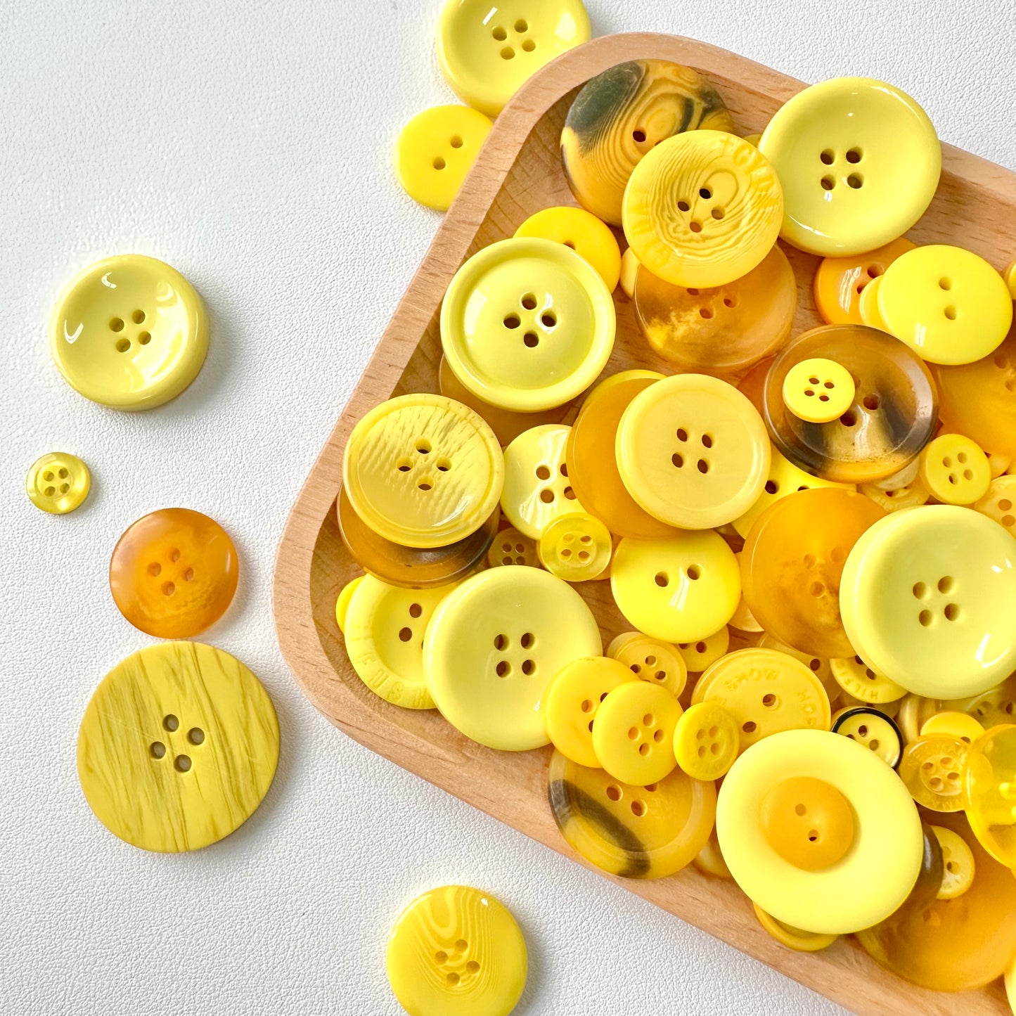 10mm - 40mm Assorted Resin Buttons (Yellow)