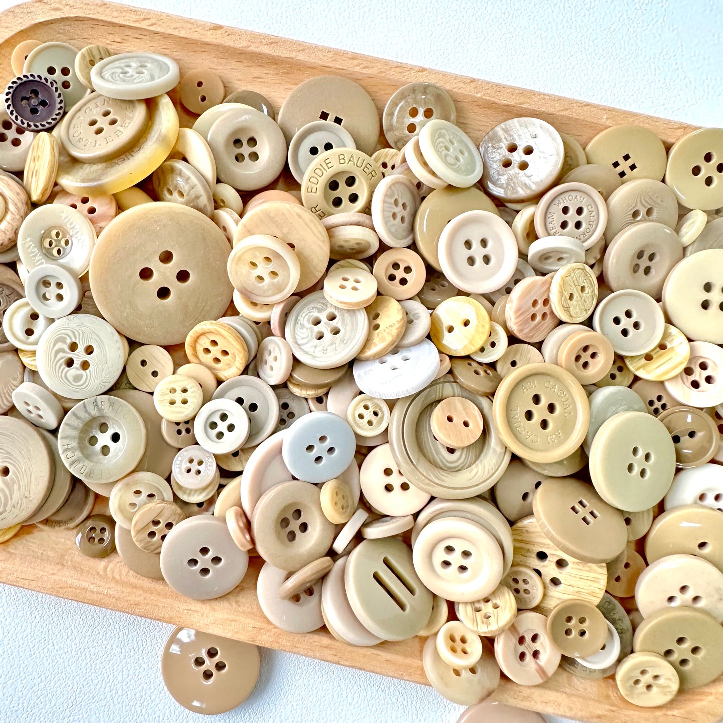 10mm - 40mm Assorted Resin Buttons (Light Brown)