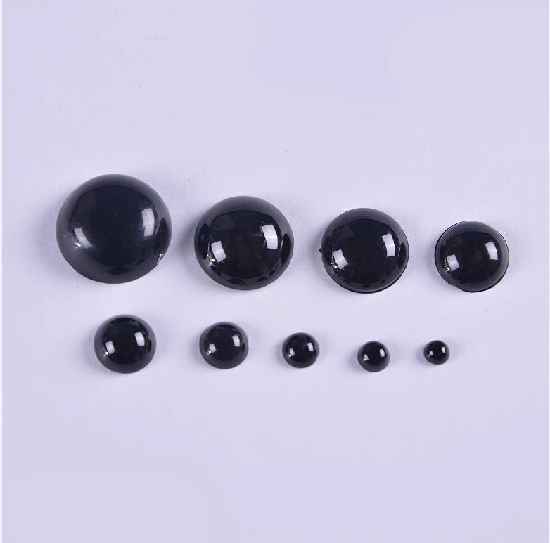 Flat-backed Black Round Eyes