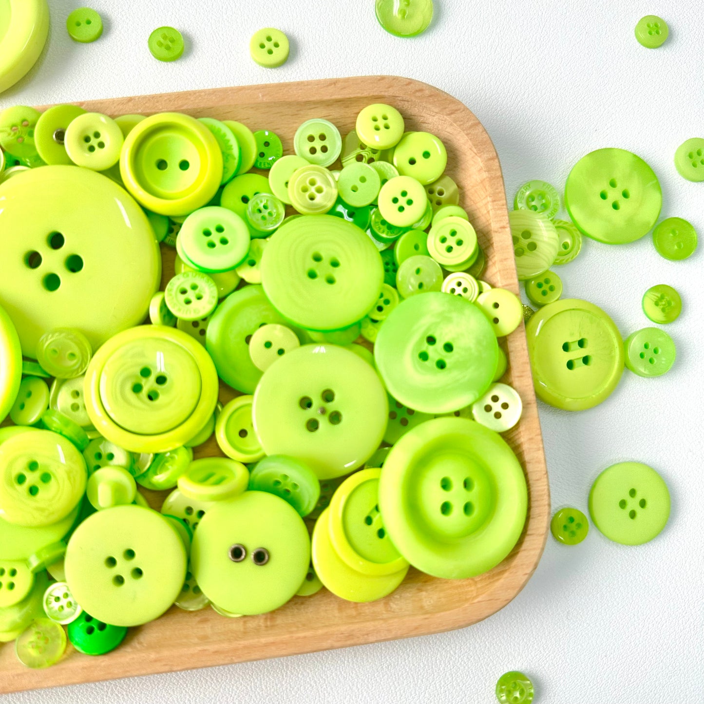 10mm - 40mm Assorted Resin Buttons (Green)