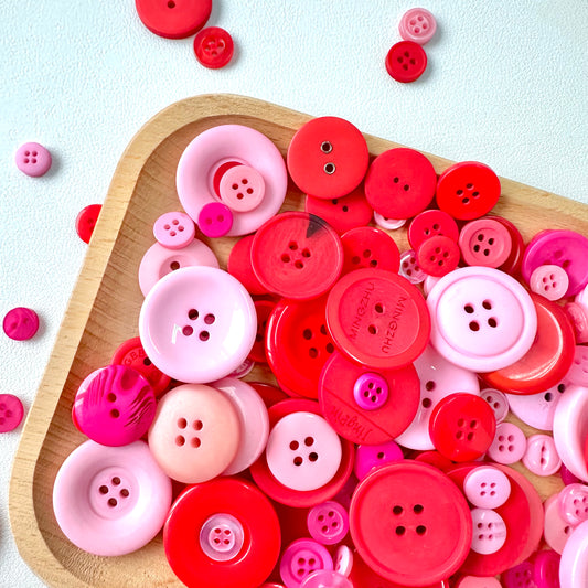 10mm - 40mm Assorted Resin Buttons (Red)