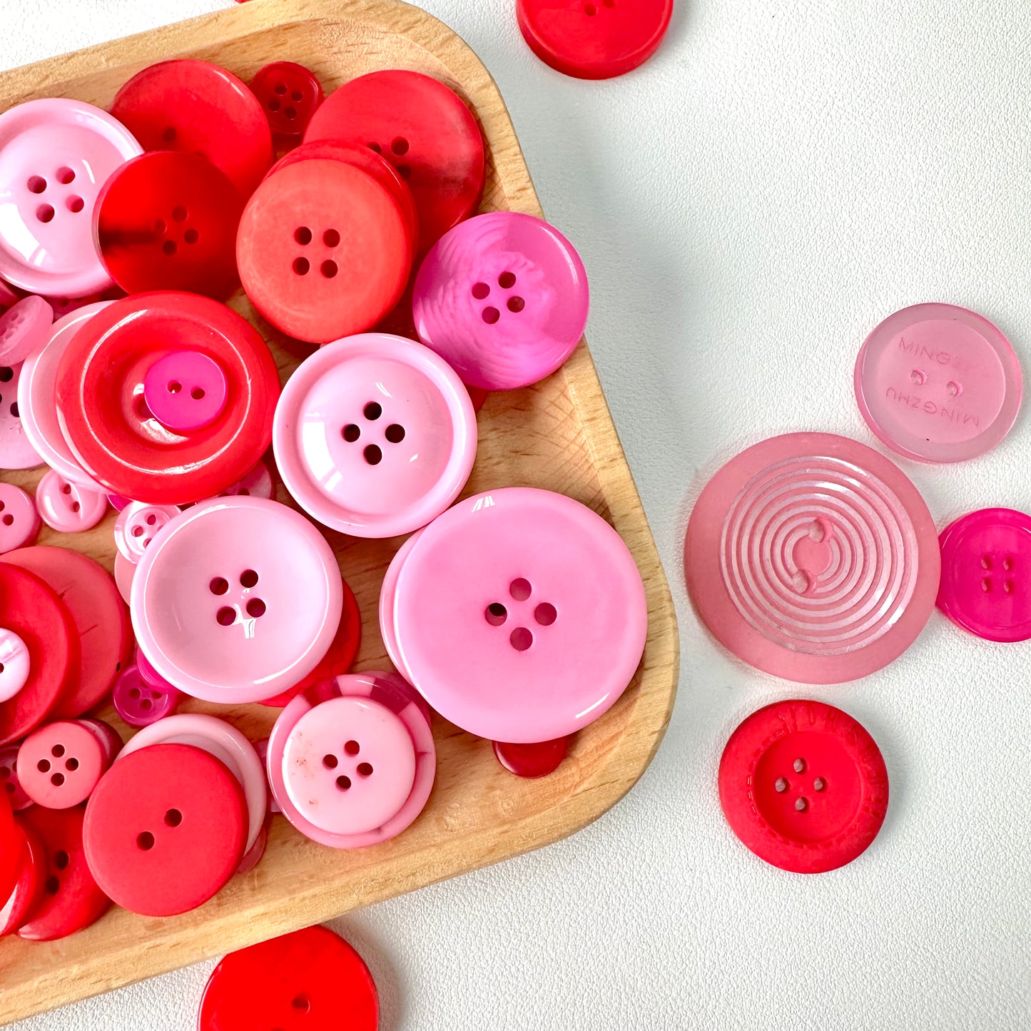 10mm - 40mm Assorted Resin Buttons (Red)