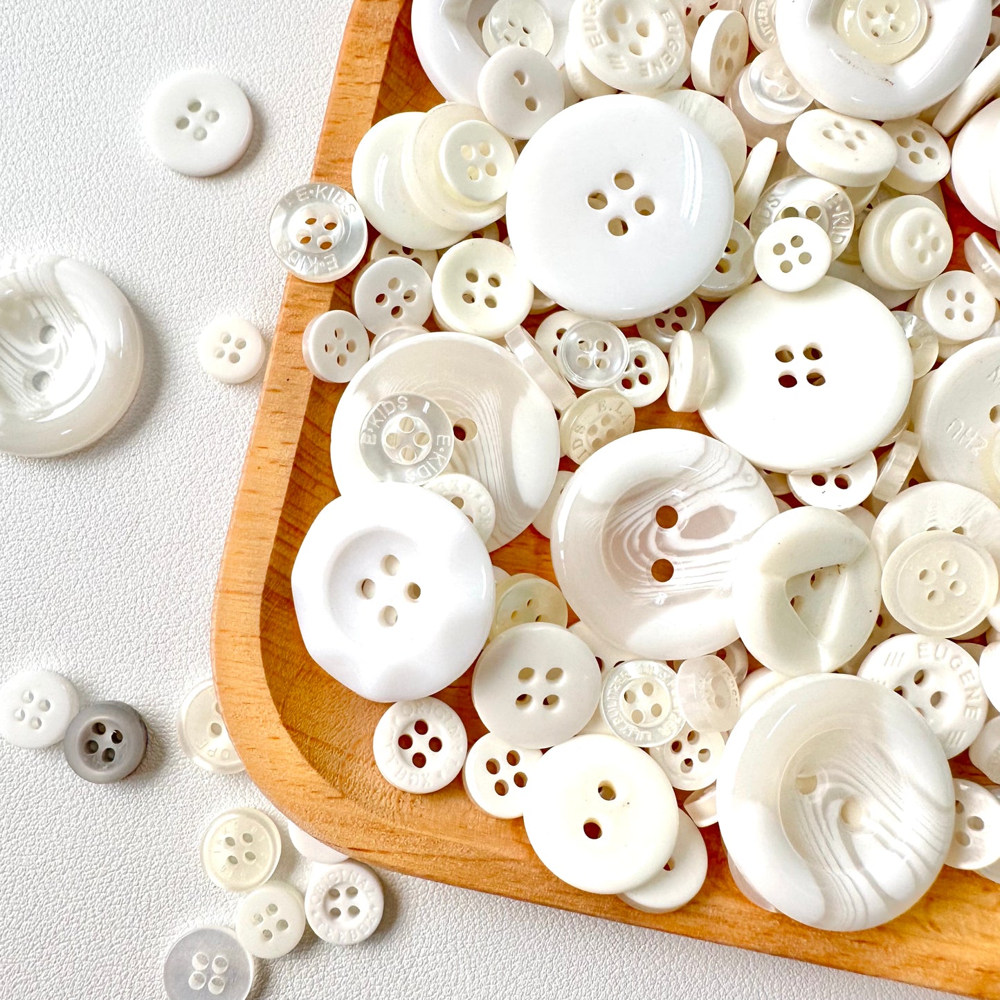 10mm - 40mm Assorted Resin Buttons (White)