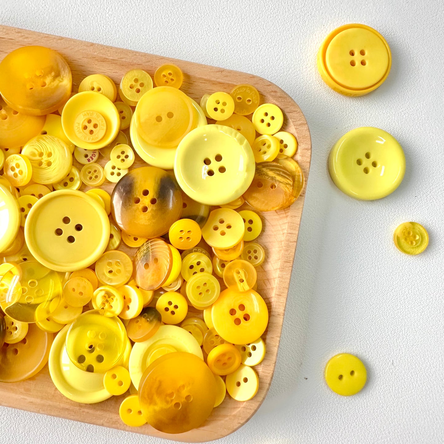 10mm - 40mm Assorted Resin Buttons (Yellow)
