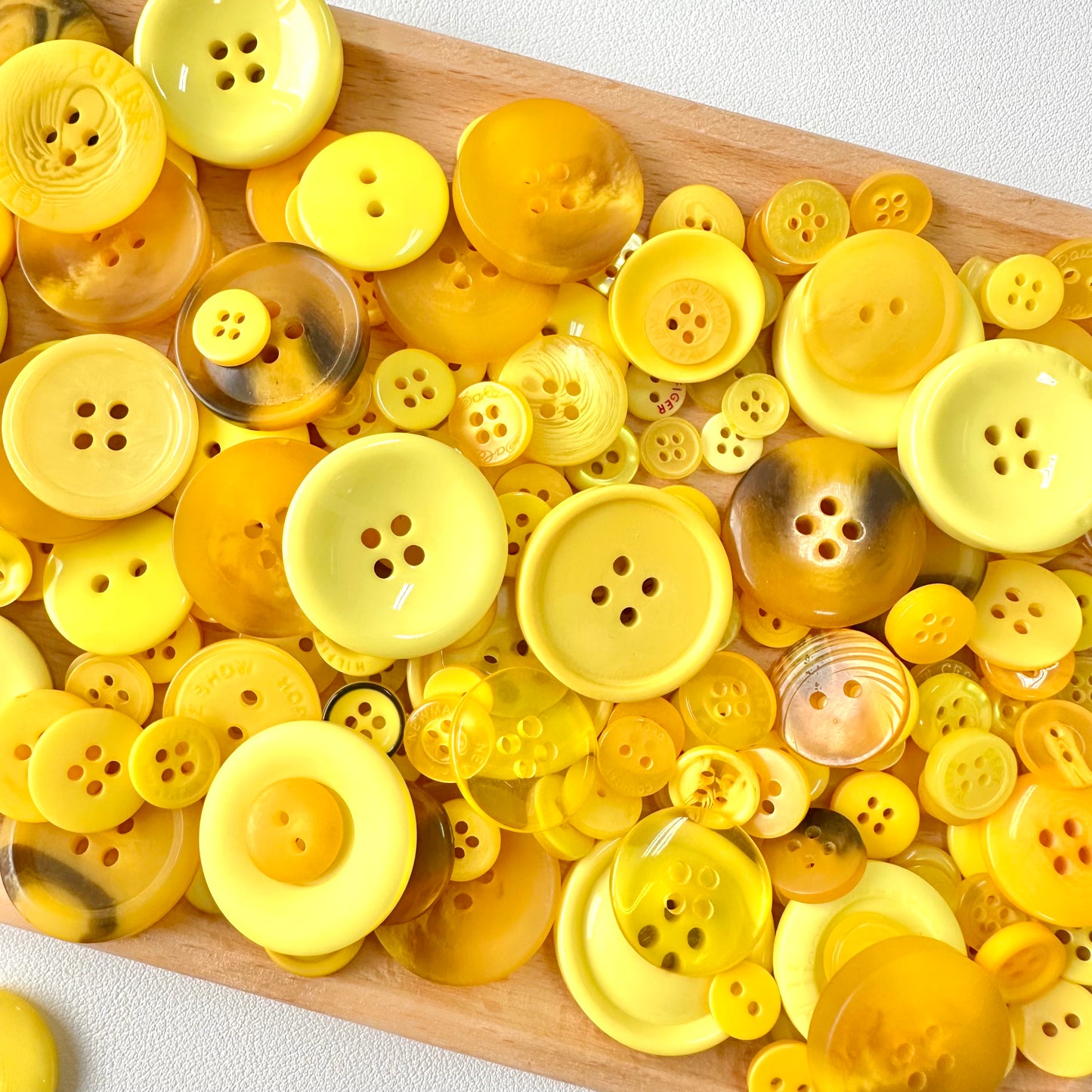 10mm - 40mm Assorted Resin Buttons (Yellow)