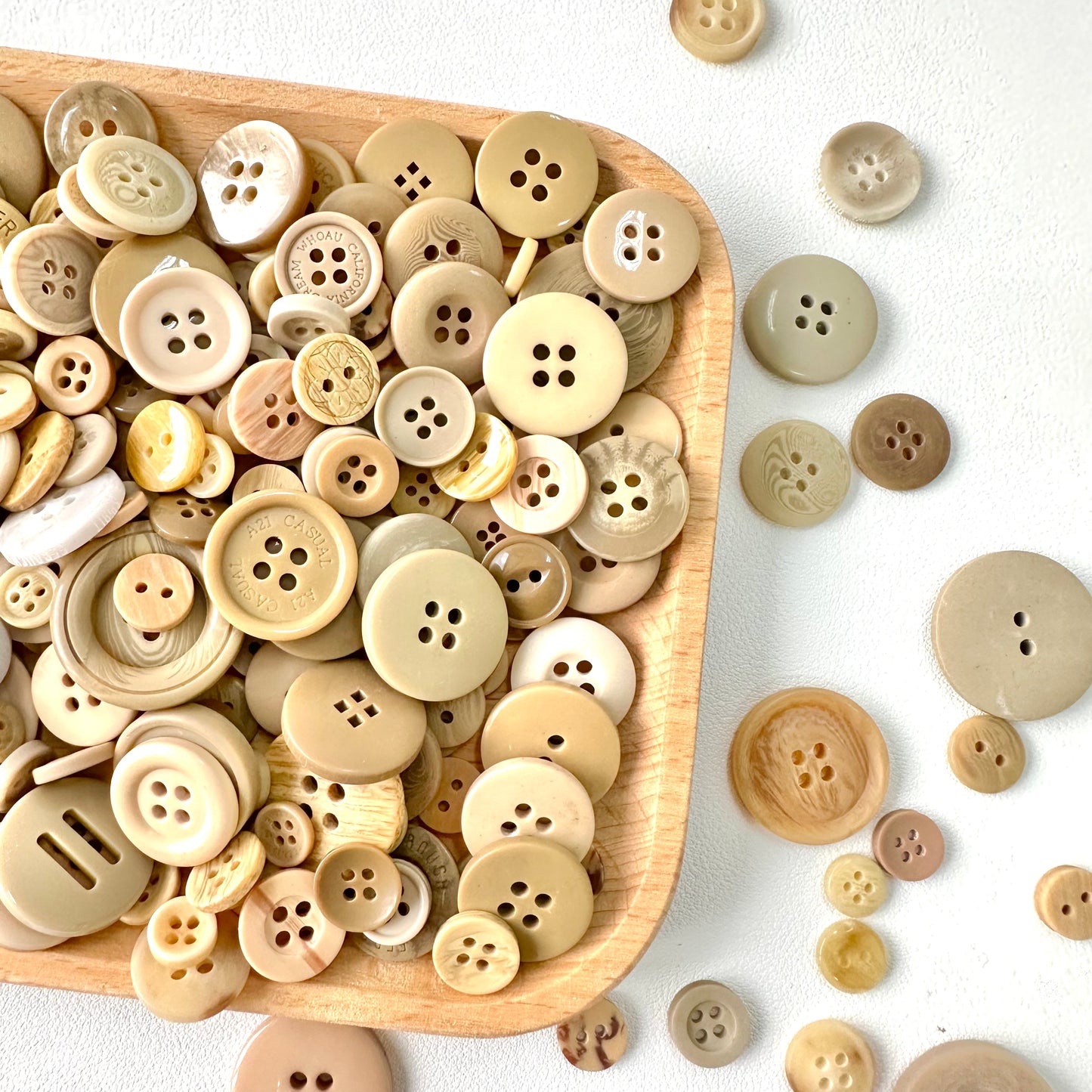 10mm - 40mm Assorted Resin Buttons (Light Brown)