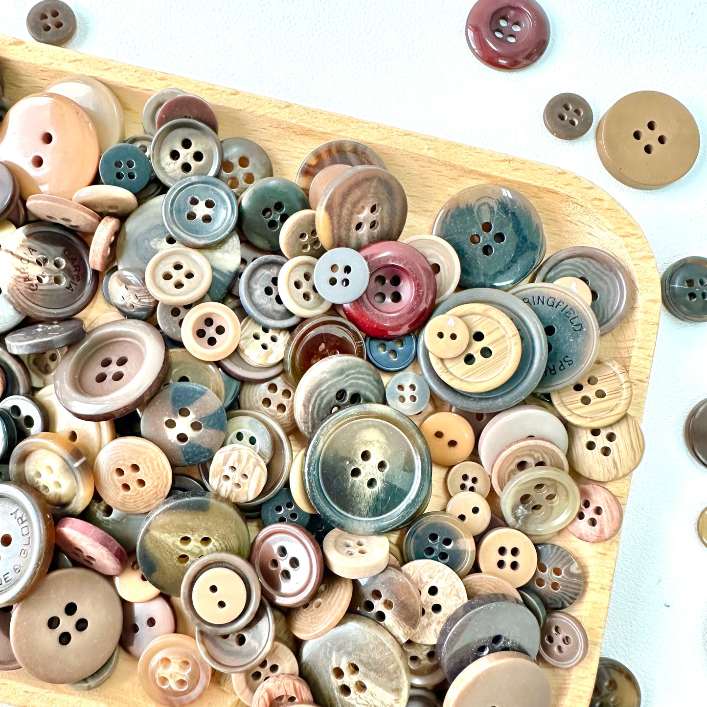10mm - 40mm Assorted Resin Buttons (Coffee)